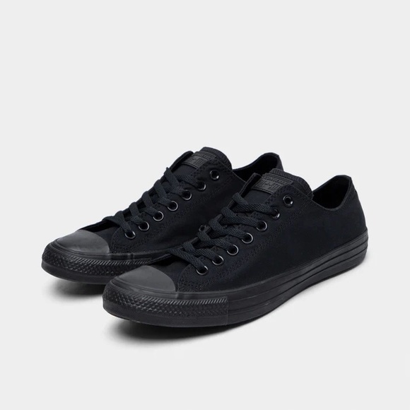 Converse Shoes - Sz 7 Converse Chuck Taylor Low Top